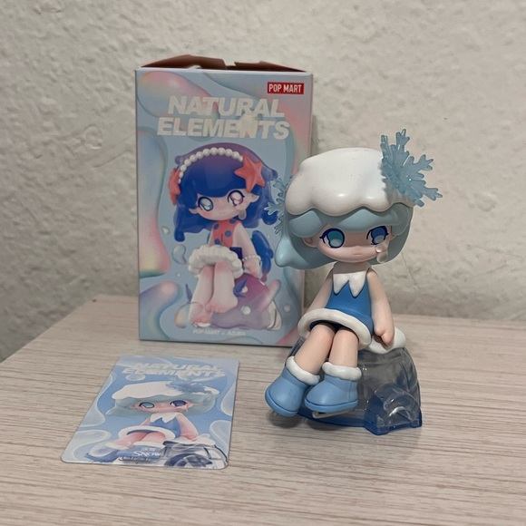 pop mart azura snow figure ❄️ - Picture 1 of 7